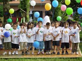 Bambini con i palloncini